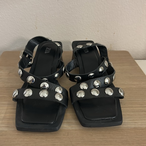 Zara EUC Block Heel Leatherwith Metal Stud Sandals - Picture 2 of 13